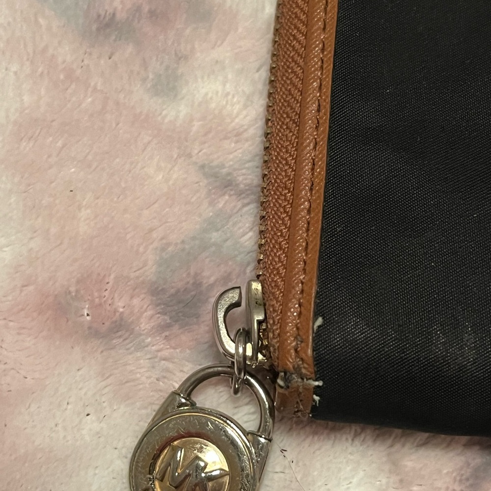 Michael Kors Black and Tan Tote with Wallet - Picture 4 of 15